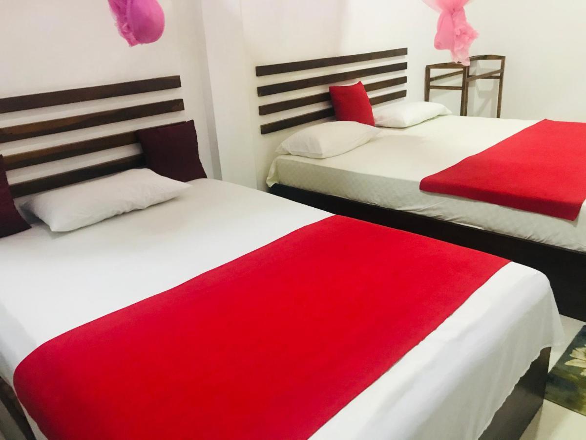 Geethani Tourist Home โปลอนนารูวา ภายนอก รูปภาพ
