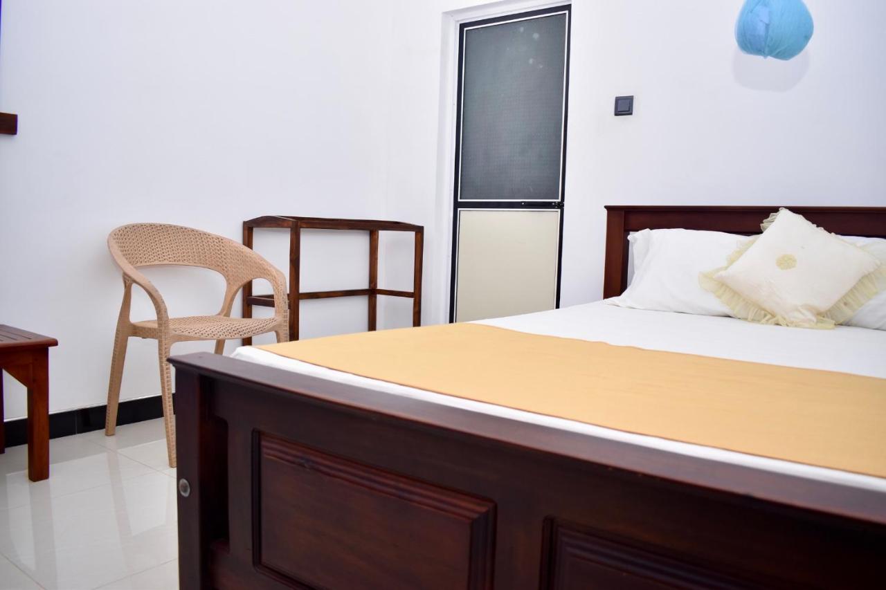 Geethani Tourist Home โปลอนนารูวา ภายนอก รูปภาพ