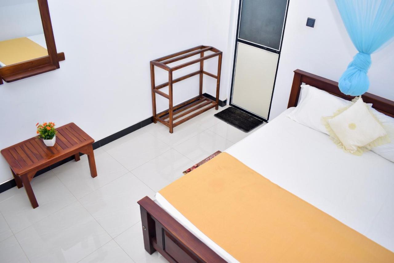 Geethani Tourist Home โปลอนนารูวา ภายนอก รูปภาพ