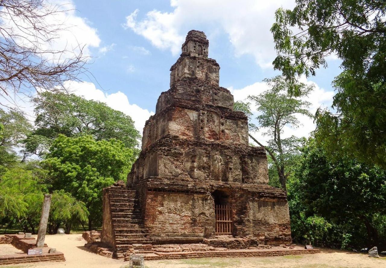 Geethani Tourist Home โปลอนนารูวา ภายนอก รูปภาพ