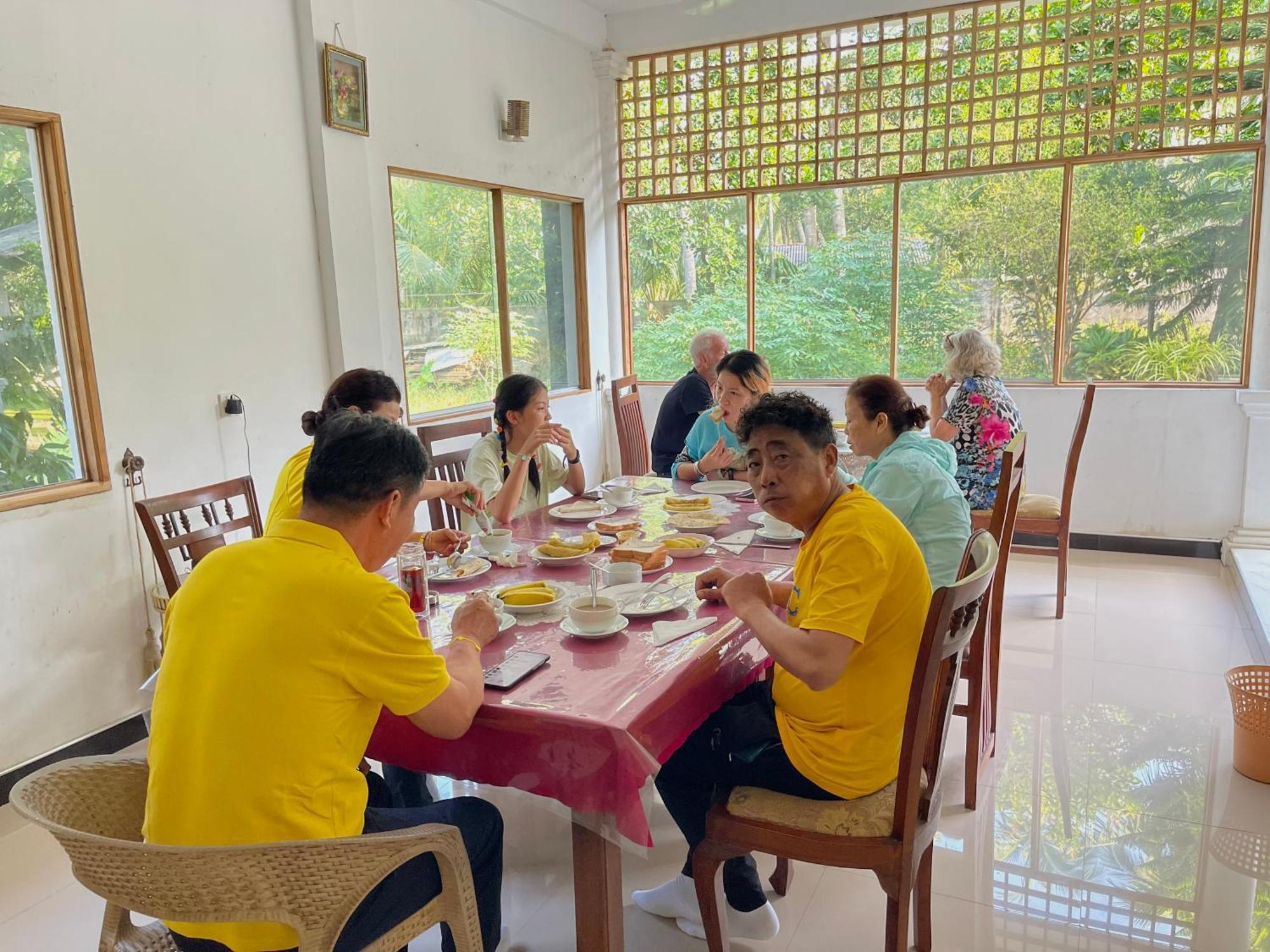 Geethani Tourist Home โปลอนนารูวา ภายนอก รูปภาพ