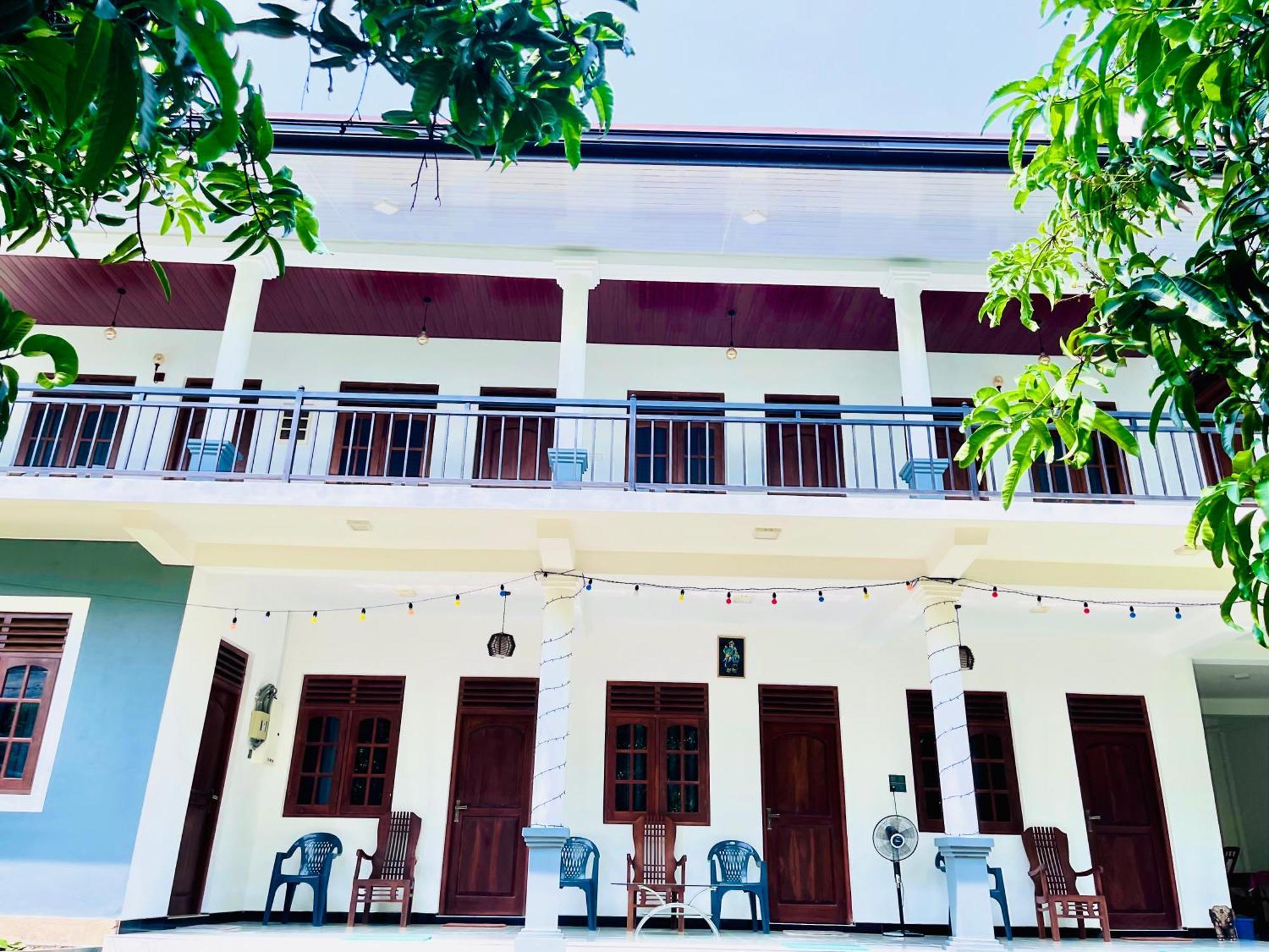 Geethani Tourist Home โปลอนนารูวา ภายนอก รูปภาพ
