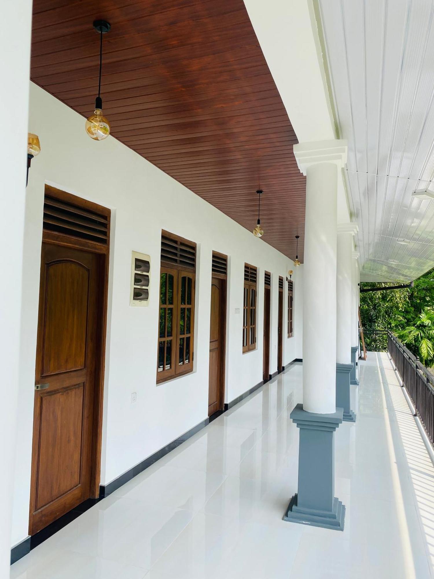 Geethani Tourist Home โปลอนนารูวา ภายนอก รูปภาพ