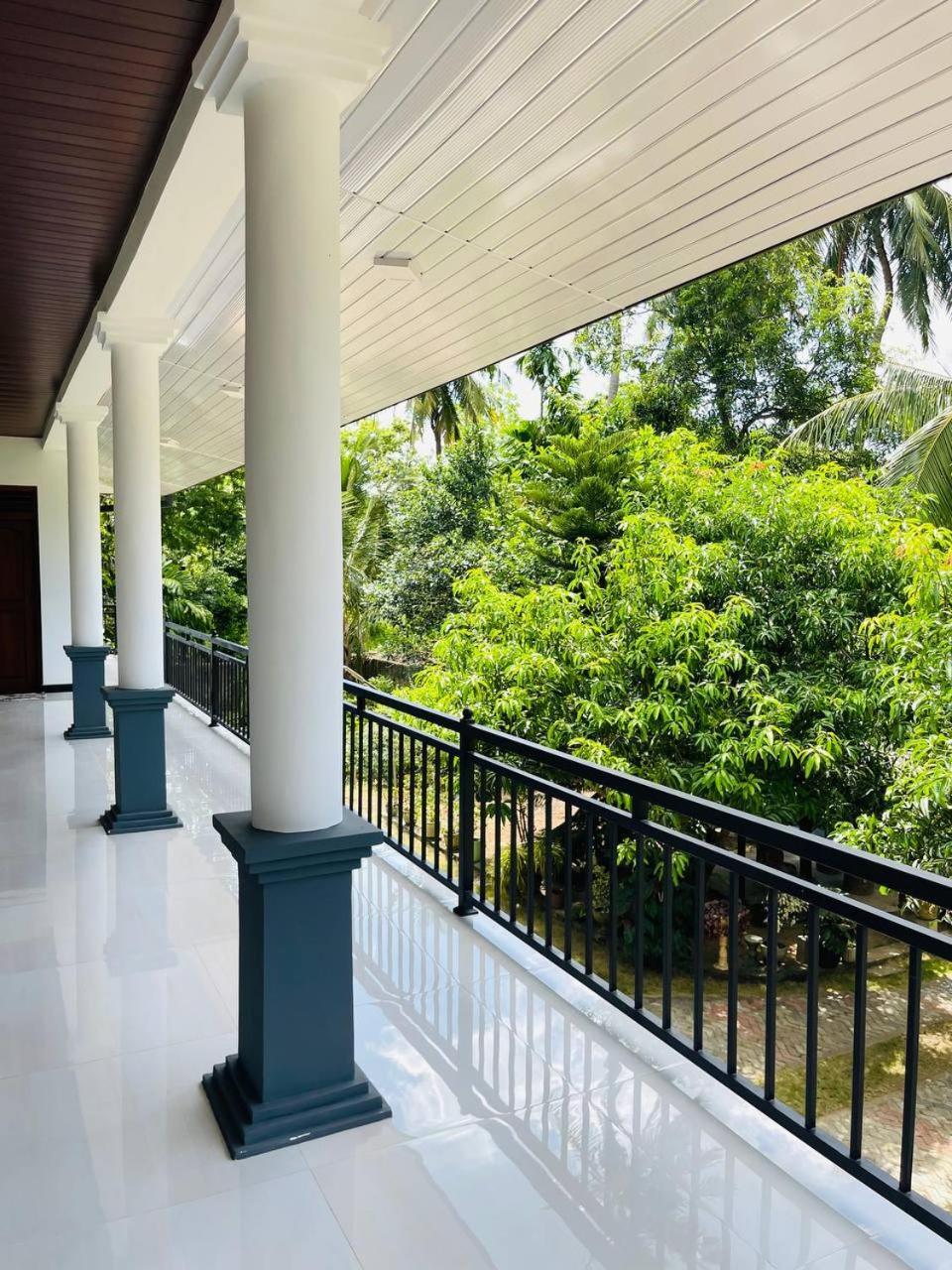 Geethani Tourist Home โปลอนนารูวา ภายนอก รูปภาพ